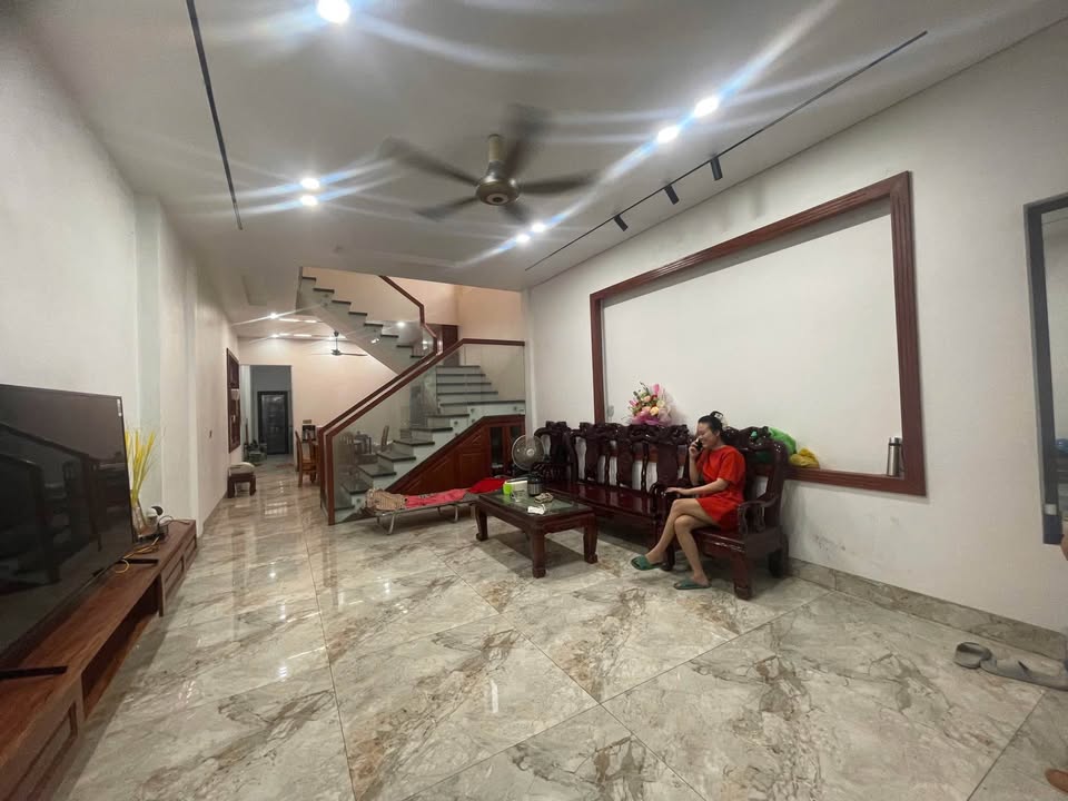 Nhà 2 tầng Nguyễn Công Trứ, Ninh Bình - 113.8m² Sổ đỏ, Giá tốt