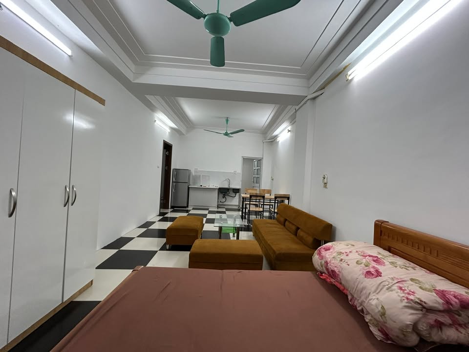 Cho thuê căn hộ 40m² Ngã Tư Sở, Đống Đa - Đủ nội thất, giá 5 triệu