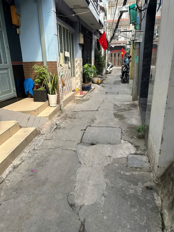 Nhà Nguyên Căn Cho Thuê Quận 7 - 10m², 2 Tầng, 4.2 Triệu/Tháng