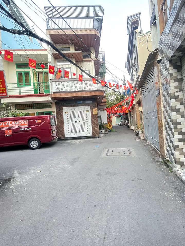 Bán nhà Gò Vấp 38m² giá 4.9 tỷ - Hẻm ô tô thông, nở hậu tài lộc!