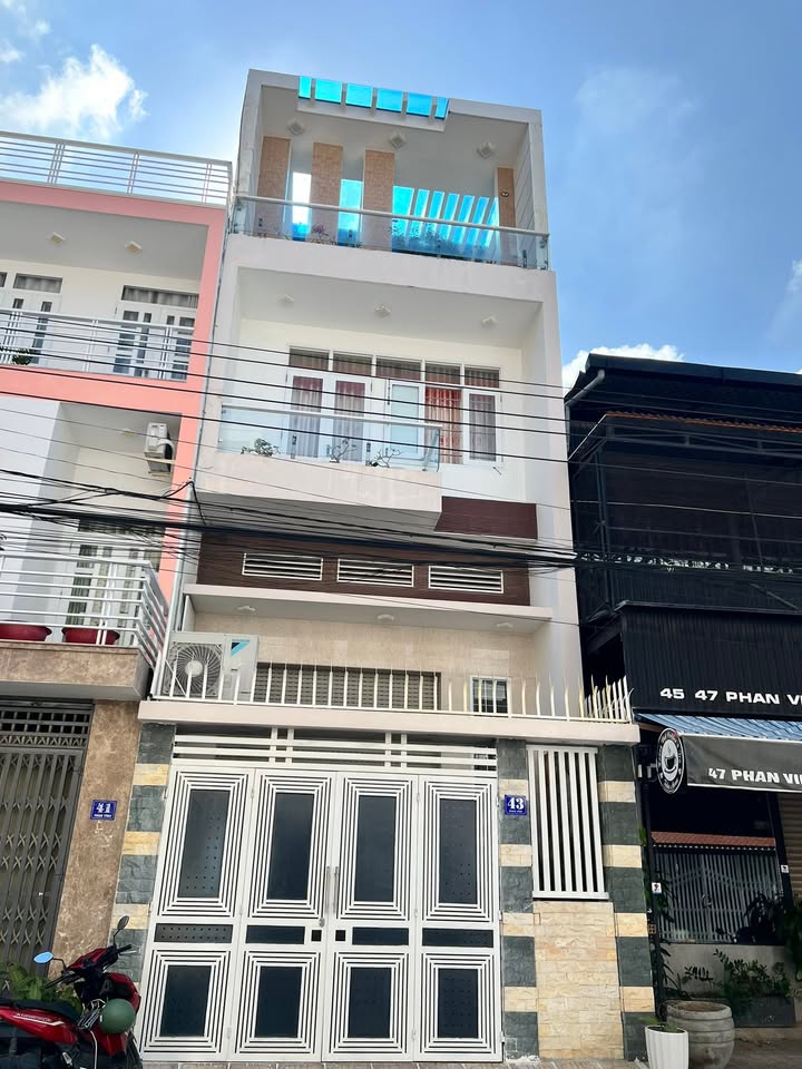 Nhà Phố Phan Vinh Nha Trang 97.5m² - Vị trí đắc địa, Full nội thất gỗ