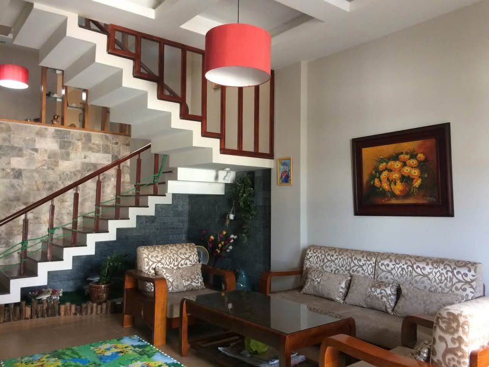 Cho thuê nhà mặt tiền đường Cổ Loa Đà Lạt 15 triệu - Ô tô vào tận nhà!