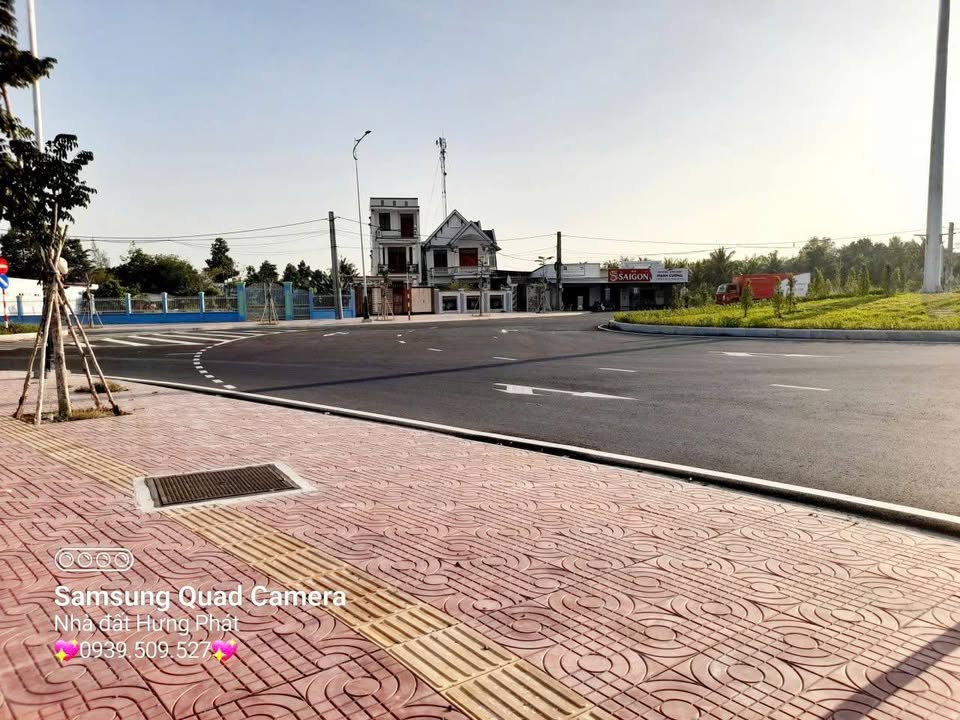 Đất Vĩnh Long 300m² - Mặt Tiền Kinh Doanh Ngay Vòng Xoay Thuận Lợi