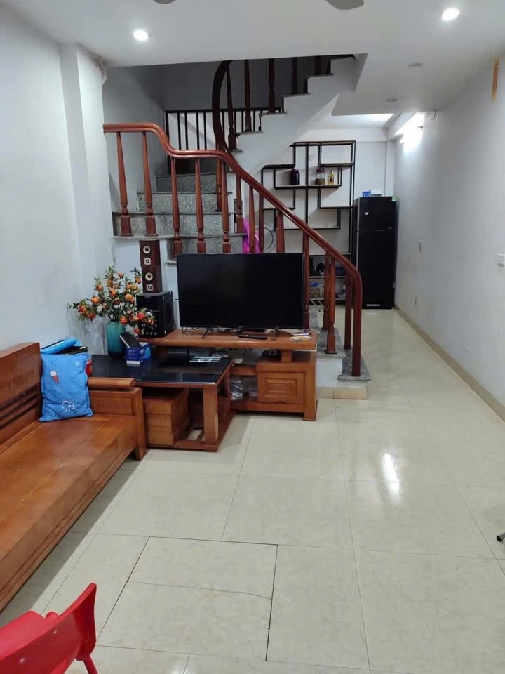 Nhà 4 Tầng Ngõ 541 Bát Khối, Long Biên - 30m², 9 Triệu/Tháng