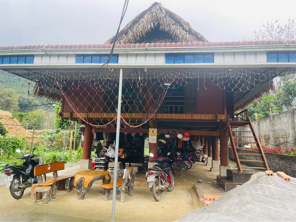 Nhà Sàn 84m² Làng Cốc Bá Thước - Chính Chủ Bán, Gỗ Núi Đá Hiếm Có