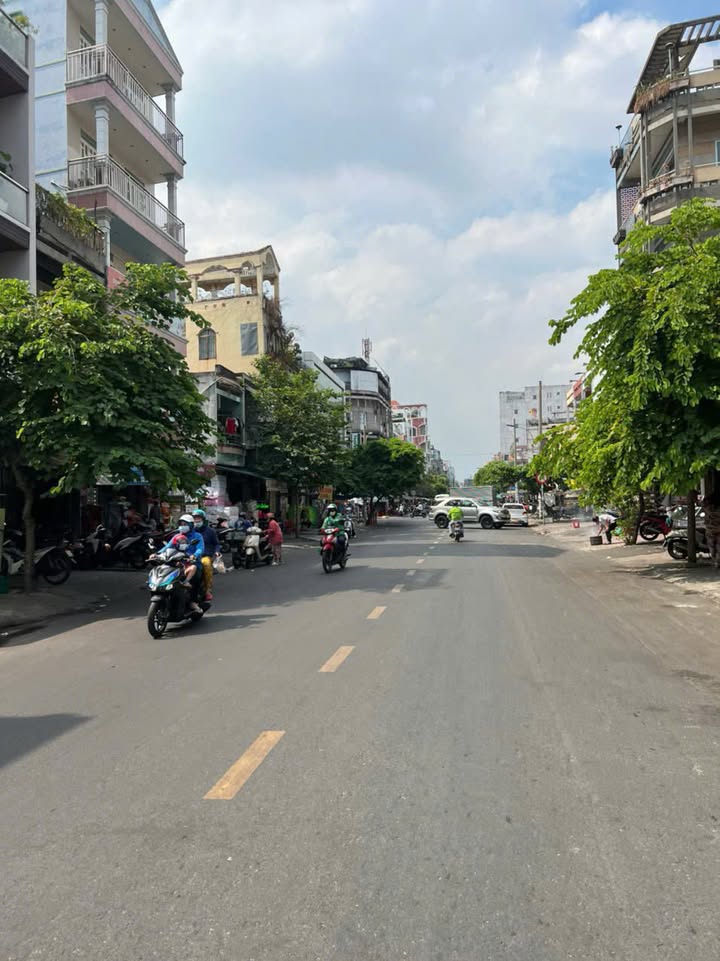 Nhà mặt tiền Trần Quý Q11 42m² 6 tầng - Vị trí kinh doanh đắc địa!