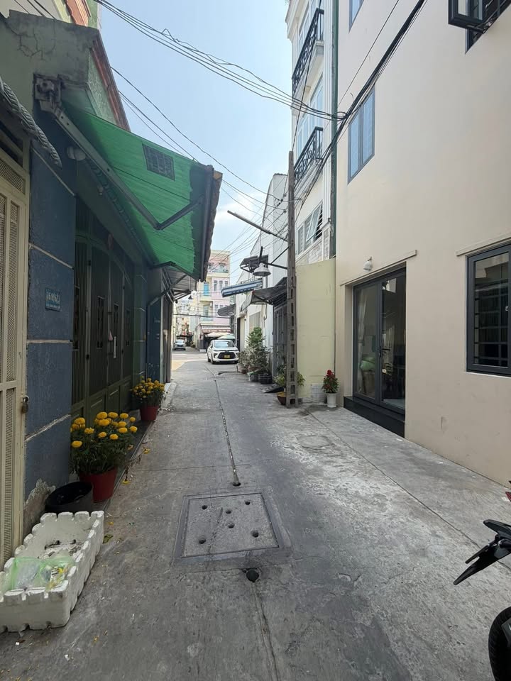 Nhà Riêng Quận 11 52m² giá 4.5 tỷ - Ô tô vào tận nhà, sẵn sàng ở ngay!