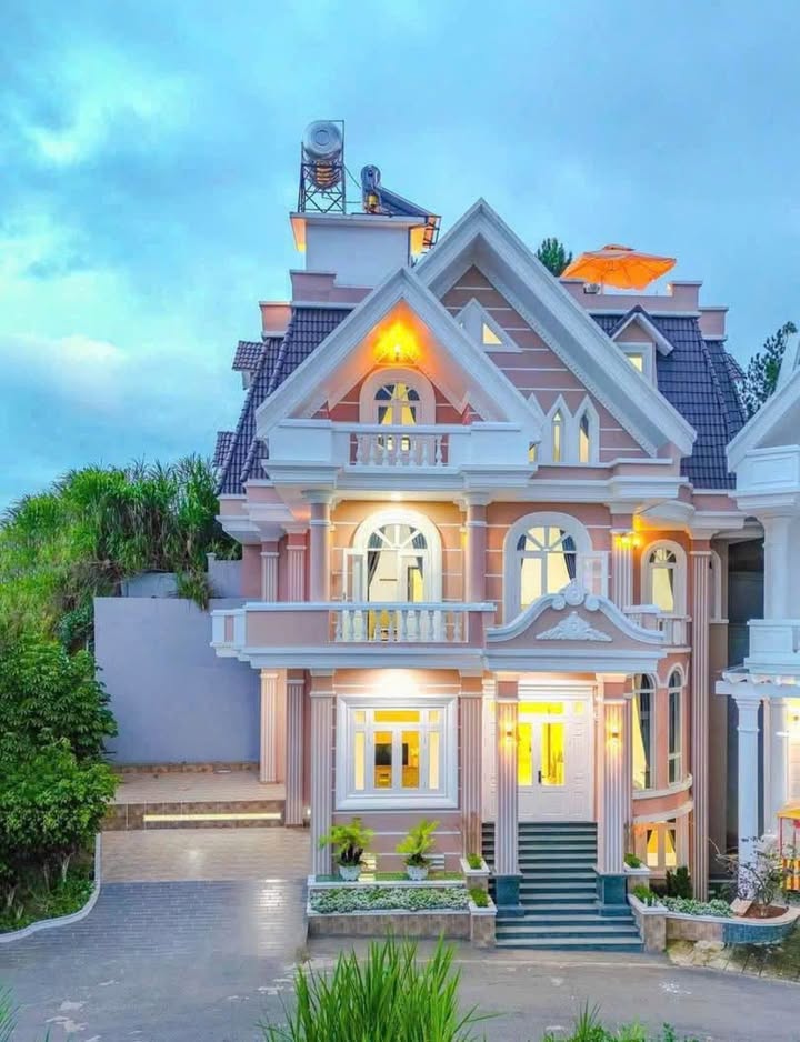 Villa Đà Lạt Trịnh Hoài Đức 9PN - View Thung Lũng Đèn đẹp!