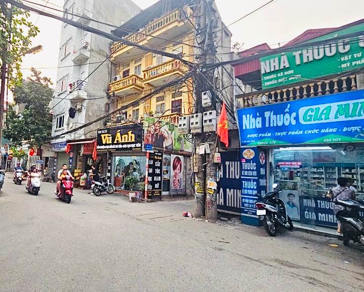 Nhà Mặt Phố Kinh Doanh 40m² - 5 Tầng - Ngay Phạm Văn Đồng, Hà Nội