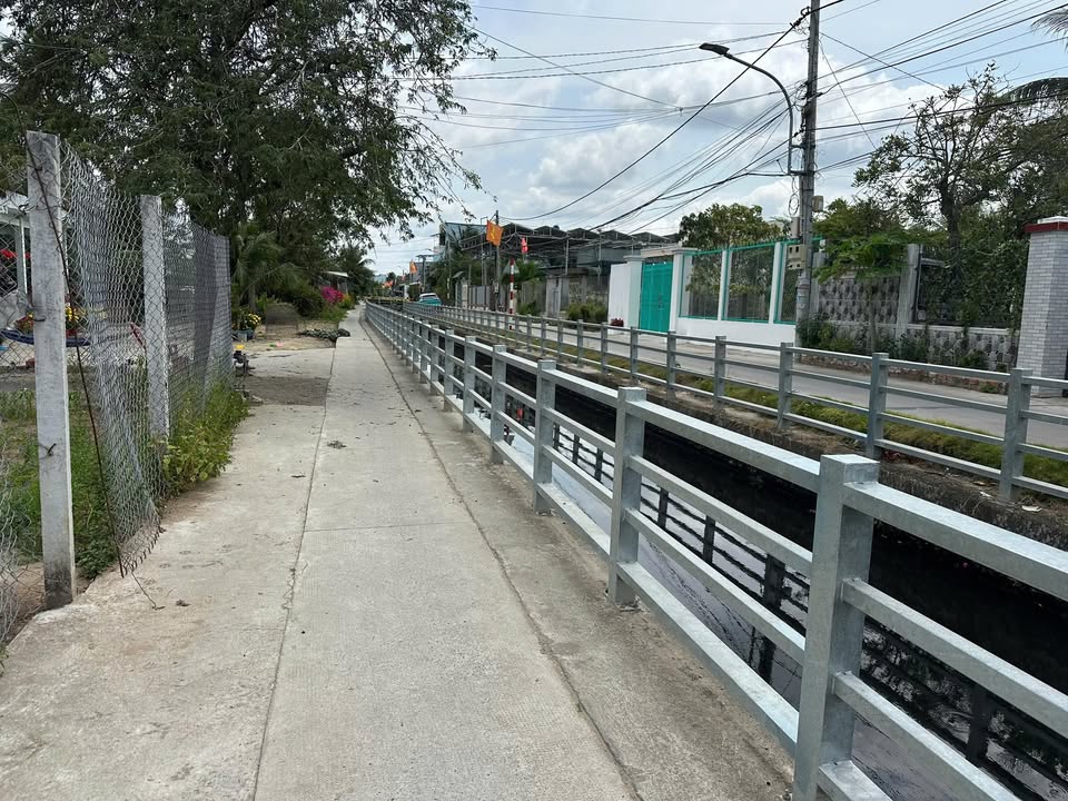 Bán Đất Tặng Nhà Mặt Tiền Kênh 746m² Bến Tre - Sổ Hồng Thổ Cư