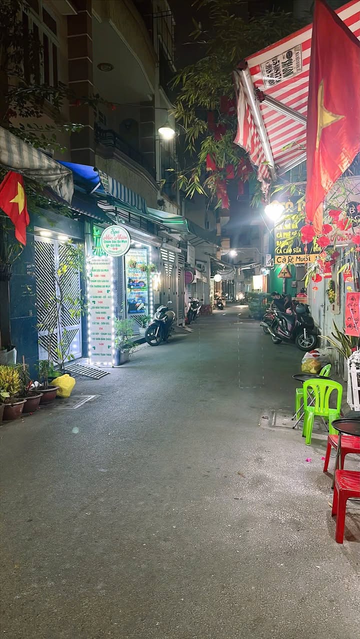 Nhà Mặt Tiền Đoàn Thị Điểm Phú Nhuận - 4PN, 4 Lầu, Giá 14 Triệu