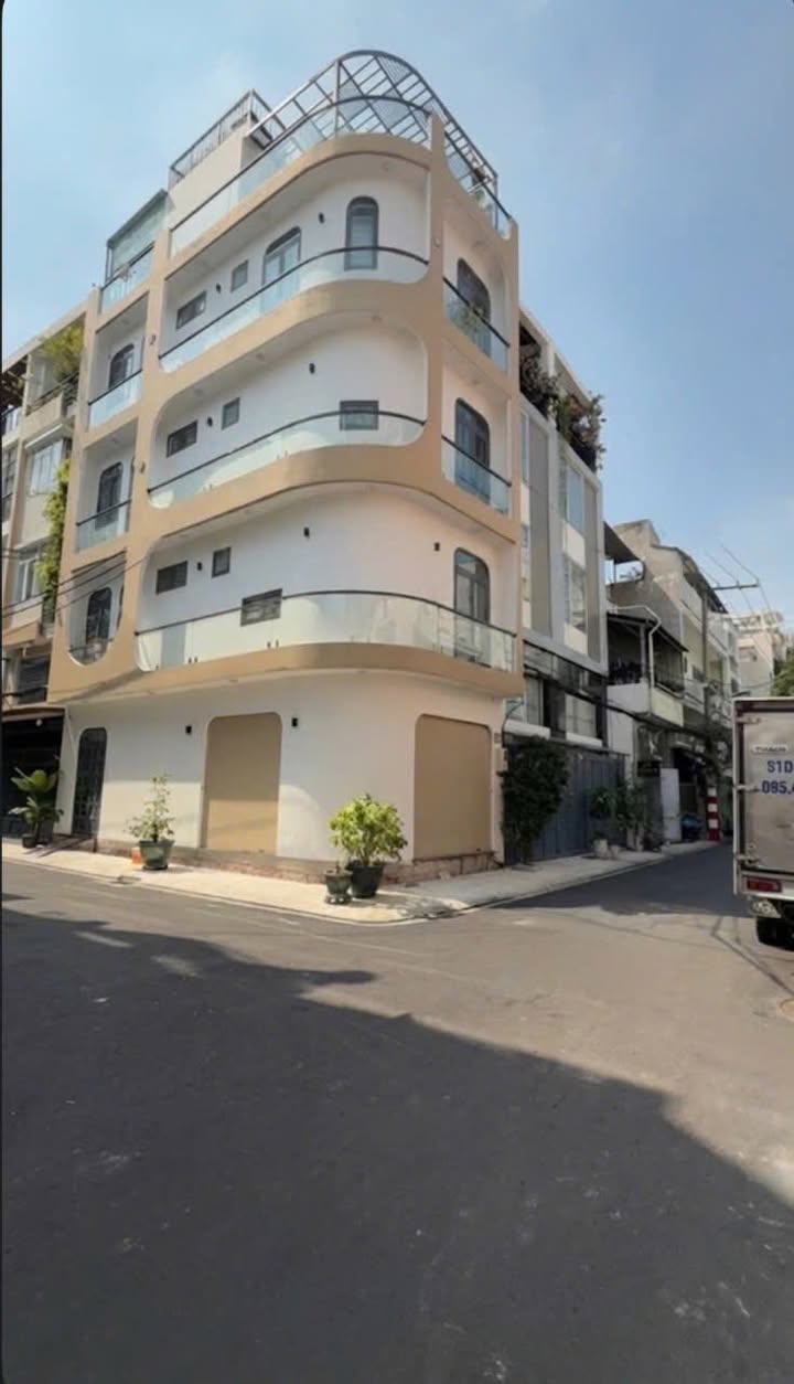 Nhà Góc 5 Tầng Full Nội Thất, Hẻm 8m Bàu Cát, Tân Bình - Giá 18 Triệu