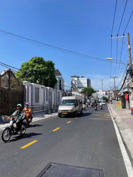 Nhà 2 Tầng Mặt Tiền Tây Hòa, Thủ Đức - 170m² - Giá 21 Tỷ