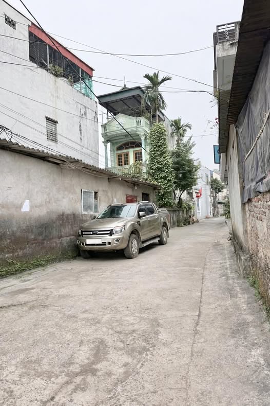 Đất nền P. Hữu Nghị, TP Hòa Bình 200m² - Sổ đỏ chính chủ, ô tô tránh nhau!