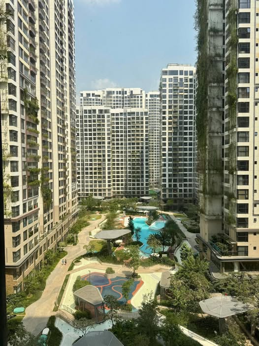 Cho thuê căn hộ 2PN Vinhomes Grand Park, Tầng 8 view hồ bơi - 10 Triệu/tháng