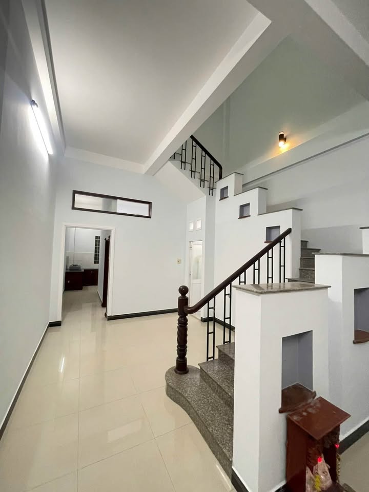 Nhà Phố Mặt Tiền Nguyễn Văn Tố, Rạch Giá 100m² - Mặt tiền kinh doanh đắc địa!