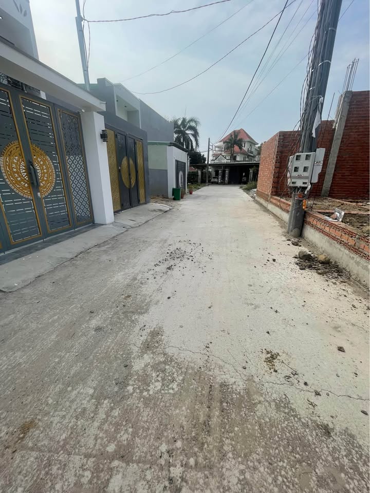 Bán nhà lầu Thạnh Phú 92m² giá 2.29 tỷ - Sân xe hơi, sổ hồng riêng