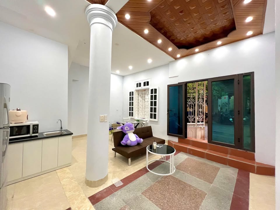 Nhà riêng Trần Quốc Hoàn 60m² - Ô tô vào tận nhà, sẵn sàng ở ngay!