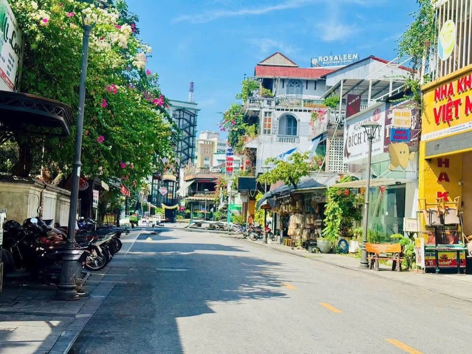 Chuyển nhượng Homestay 3 tầng Nguyễn Công Trứ, Huế - 80m², Kinh doanh tốt