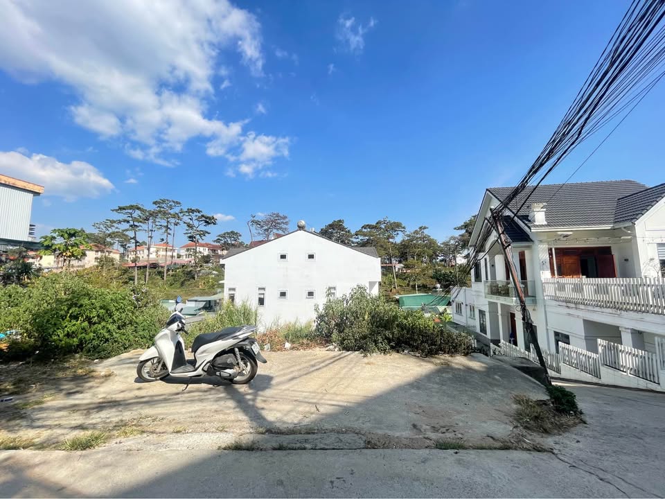 Đất 2 Mặt Tiền Gio An, Đà Lạt 250m² - Giá 8 Tỷ, Sẵn Sàng Xây Villa Sang Trọng