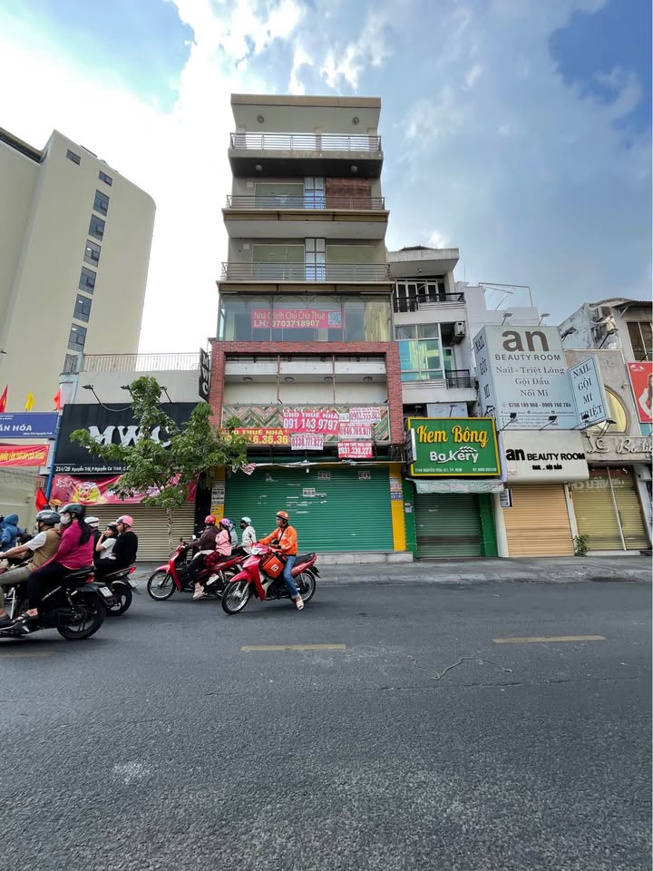 Cho thuê nhà mặt tiền Nguyễn Trãi, Quận 1 - 63m², 4 tầng - Kinh doanh đỉnh cao