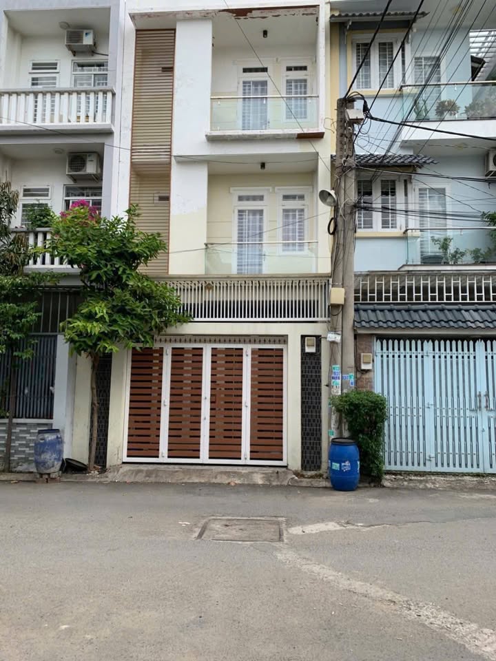 Nhà Mặt Tiền Đình Phong Phú Thủ Đức 82m² - Mặt tiền kinh doanh