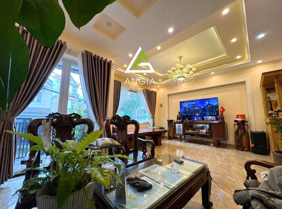 Nhà Ngô Quyền Đà Lạt 97m² - Ngang 8.5m, Hầm 2 Oto, 5PN - 10 Tỷ