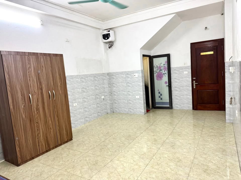 Thuê phòng Xa La Hà Đông 30m² hơn 3 triệu - Ô tô đỗ cửa cực tiện!