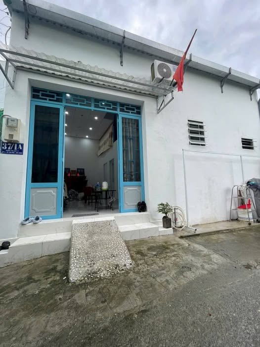 Nhà Sổ Đỏ 47m² Hóc Môn - 2PN, Xe Tải Tận Nơi, Giá 1.25 Tỷ