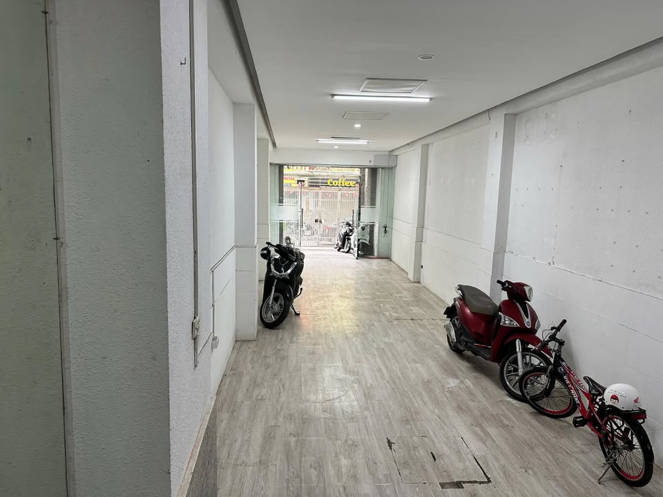 Bán nhà mặt phố Lò Đúc 70m² - Vị trí đắc địa kinh doanh ngay!