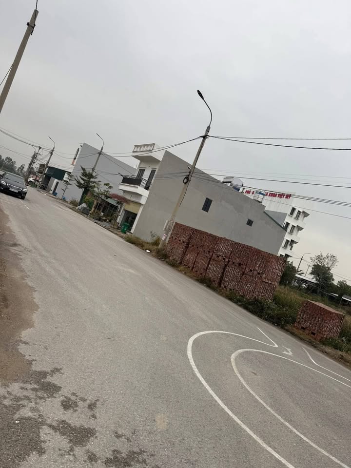 Mặt Tiền 100m² Kẻ Sặt, Bình Giang - Kinh Doanh Đắc Lợi, Giá 3 Tỷ