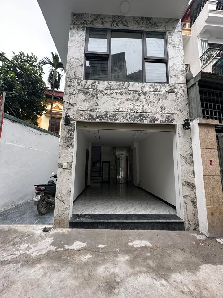 Nhà Lô Góc 40m² x 6 Tầng Thang Máy, Ô Tô Đỗ Cửa - Long Biên