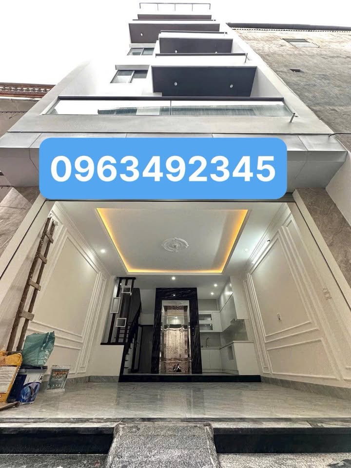 Nhà phố Hoa Lâm Long Biên 40m² 8.3 tỷ - Thiết kế hiện đại, thang máy!