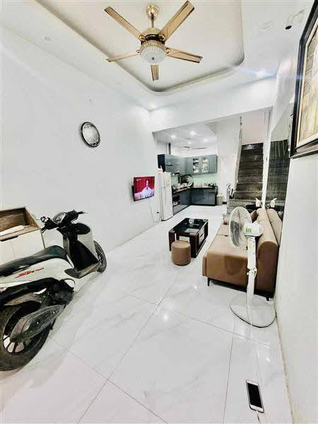 Nhà riêng Phố Việt Hưng, Long Biên 30m² - Thiết kế hiện đại, sẵn sàng đón chủ!