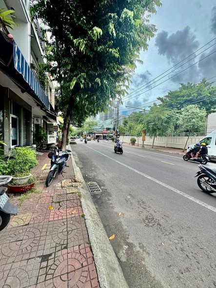 Nhà Phố Cần Vương Quy Nhơn 95m² - Mặt tiền kinh doanh tiềm năng