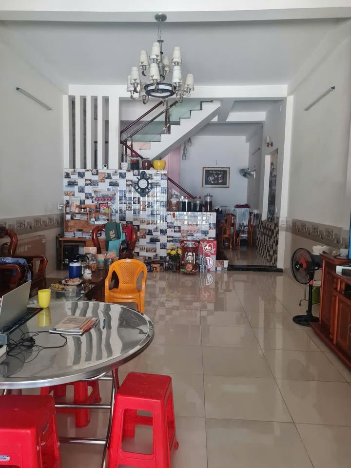 Nhà Mặt Tiền Bình Chuẩn 118m² - Kinh Doanh Đắc Địa, Sổ Hồng Sẵn Sàng!