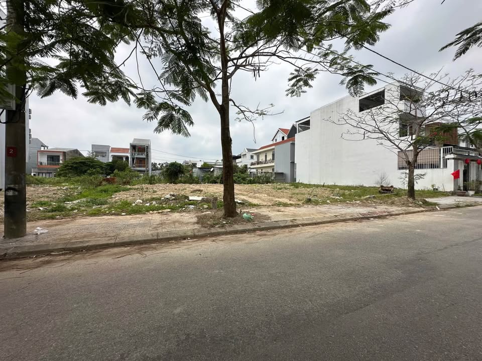 Nhà Phố Hà Văn Chúc, Huế 100m² - Mặt tiền kinh doanh, view kênh sinh thái!