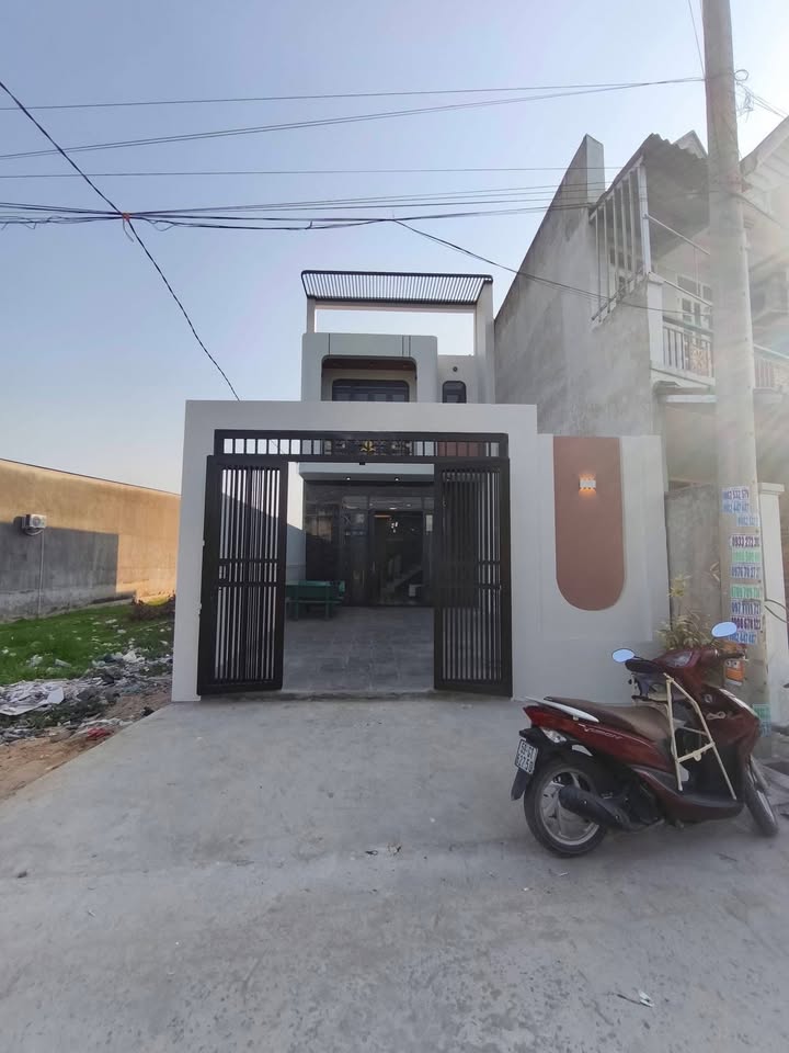 Nhà lầu Mỹ Hạnh Nam, Long An 150m² giá 2.75 tỷ - Sổ hồng sẵn!