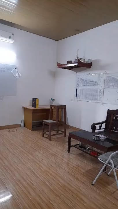 Cho thuê kho xưởng 570m² mặt tiền QL6 Hòa Bình - Hoạt động ngay!