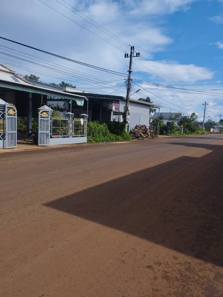 Mặt Tiền Kinh Doanh Ea Kmut, Đắk Lắk - 210m² - Giá 1-1.99 Tỷ