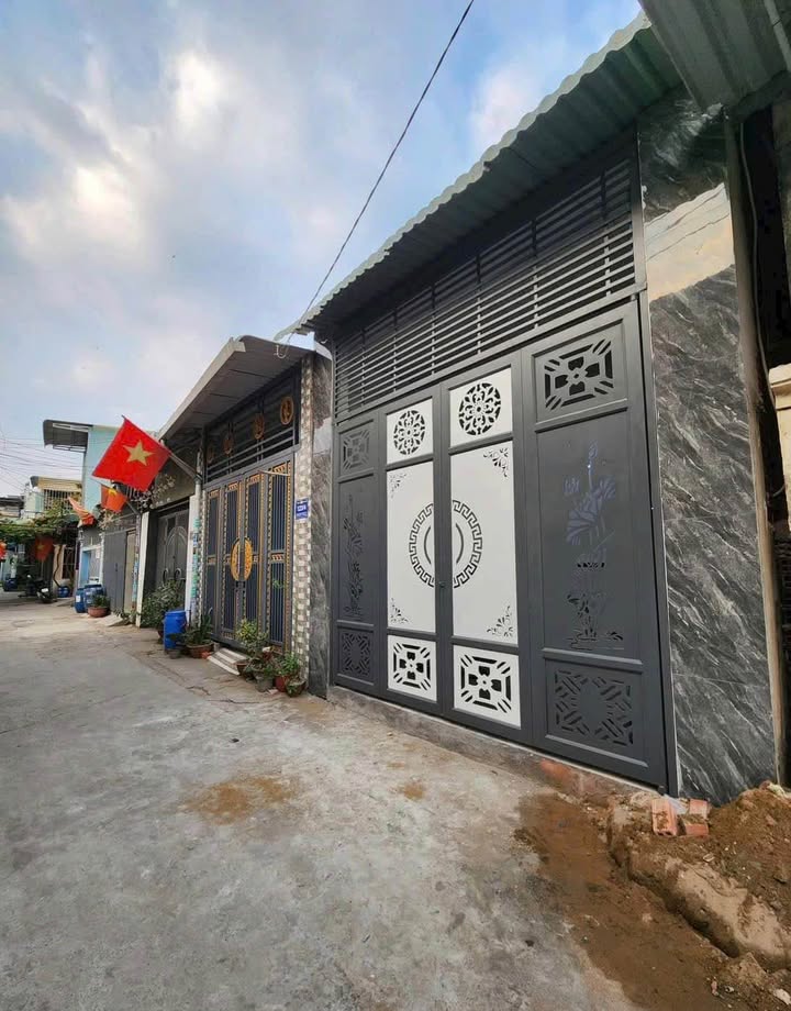 Nhà Riêng Dĩ An 65m² giá 1.65 tỷ - Sổ hồng sẵn, ô tô đỗ cửa!