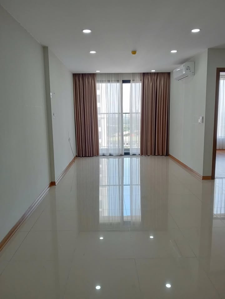 Căn hộ Rose Town Hoàng Mai 90m² giá 12 triệu - Bàn giao ngay!