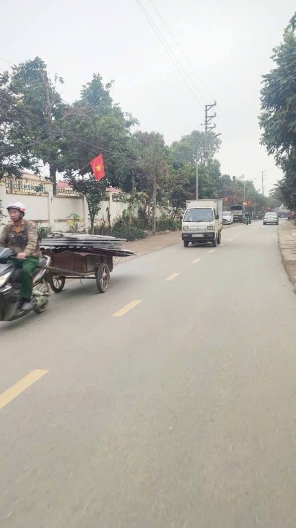 Đất nền Hòa Lạc 200m² giá 4 tỷ - Sổ đỏ chính chủ, view hồ cực đẹp!