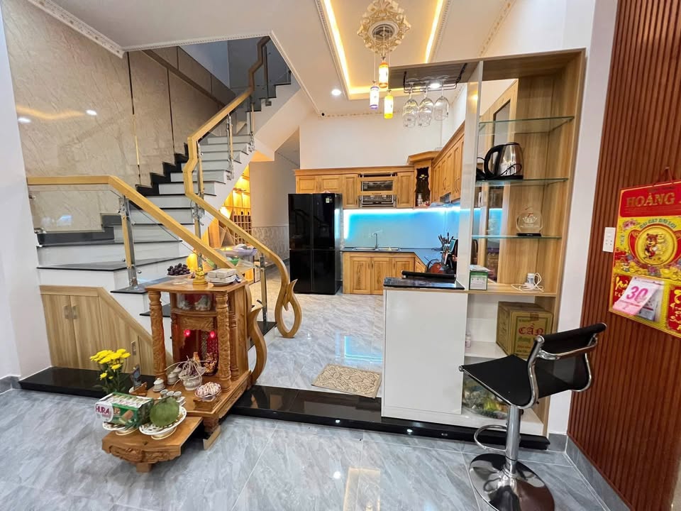 Nhà Nguyên Căn Tân Uyên 8tr/tháng - Full Nội Thất, Sân Ô Tô, Sẵn Ở