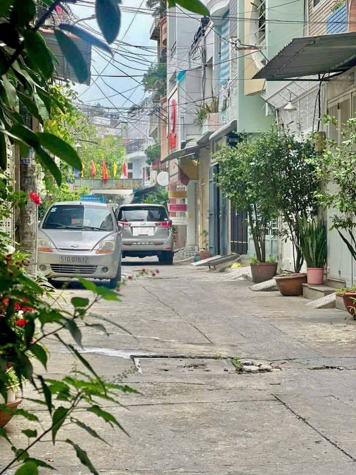 Cho thuê nhà hẻm xe hơi Hoàng Hoa Thám, Bình Thạnh - 60m², 2PN, 13 Triệu/tháng