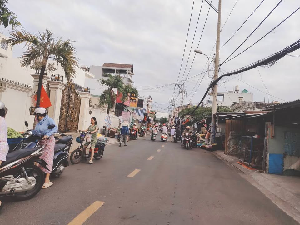 Nhà Riêng Quận 12 70m² giá 5.8 tỷ - Chính chủ, hẻm ô tô