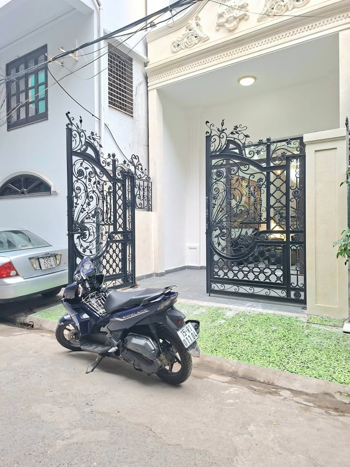 Nhà Riêng Trần Nguyên Hãn 70m² 7.9 Tỷ - Ô Tô Vào Tận Nhà!