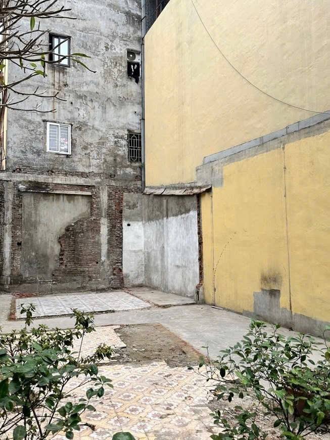 Đất Cầu Giấy 78m² - 15m ra mặt phố - Sổ đỏ vuông đẹp