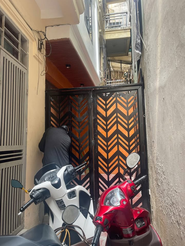 Nhà 50m² Bồ Đề, Long Biên - Full Nội Thất, Sẵn Sàng Đón Tết!