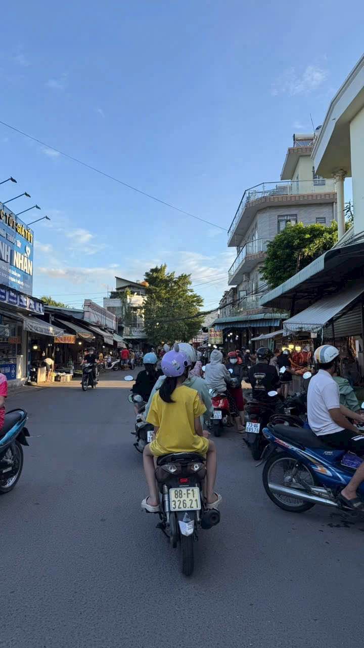 Nhà Mặt Tiền Dĩ An 300m² - Dòng Tiền 20tr/Tháng - Giá 1x Tỷ